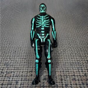 Fortnite 12" Skull Trooper (Green Glow) Victory Series  2019 Action Figure